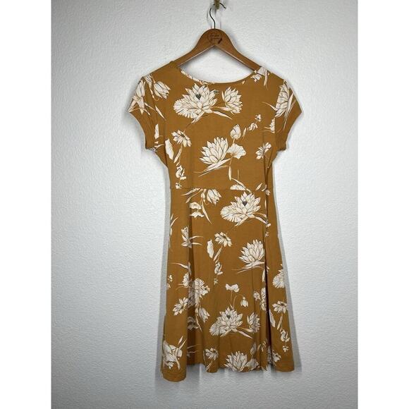 Sherpa Adventure Gear Padma Wrap Dress Small Floral Caramel Lotus - Picture 3 of 3
